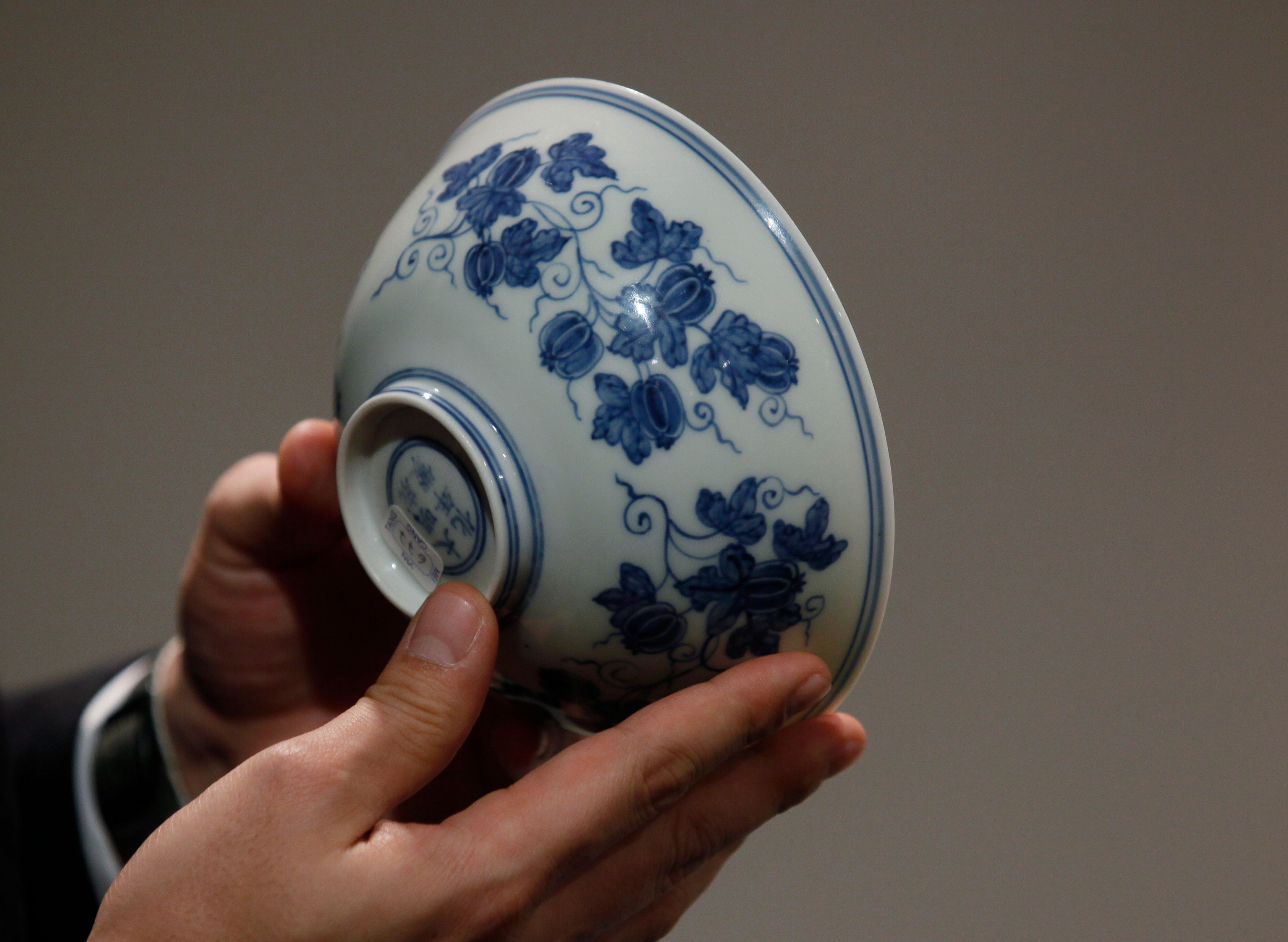 fine-china-the-most-expensive-porcelain-in-the-world