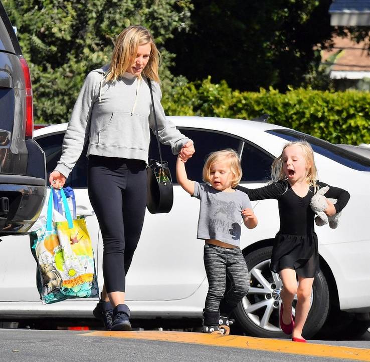 13 Celebs Who Hide Their Kids From The Paparazzi (And 12 Who Show Them