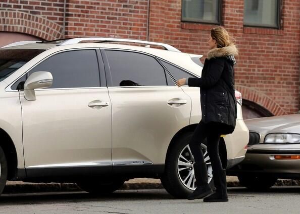 A Picture Of Gisele Bündchen And Her Lexus RX400H