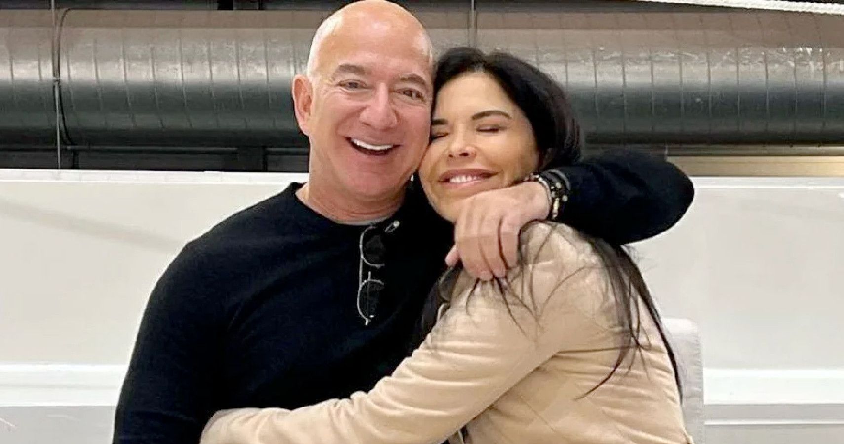 Jeff Bezos Proposes to Lauren Sanchez With 20-Carat Diamond Ring