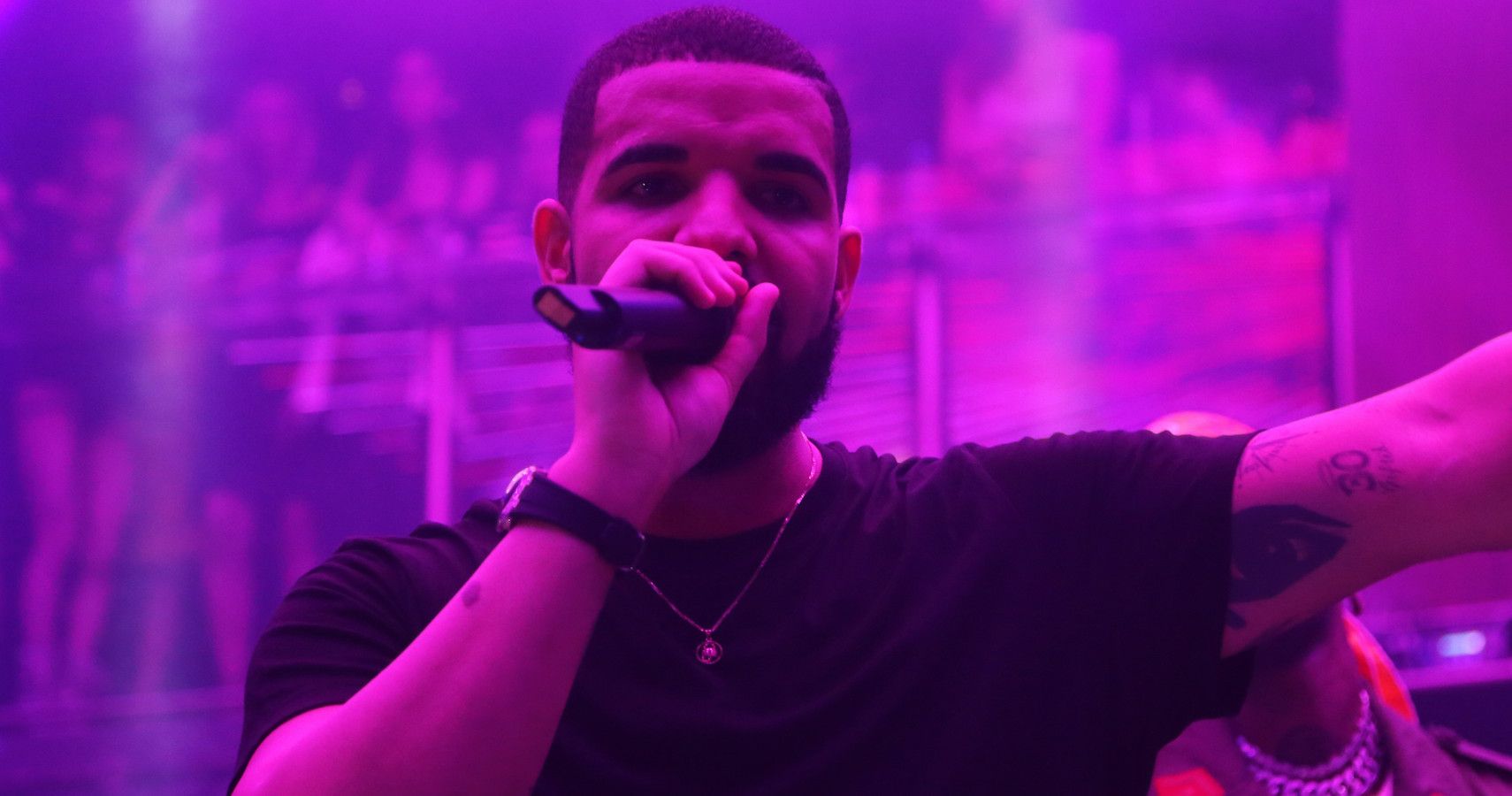 Drake Gifts Heartbroken Fan $50,000 At Miami Concert After Break-Up