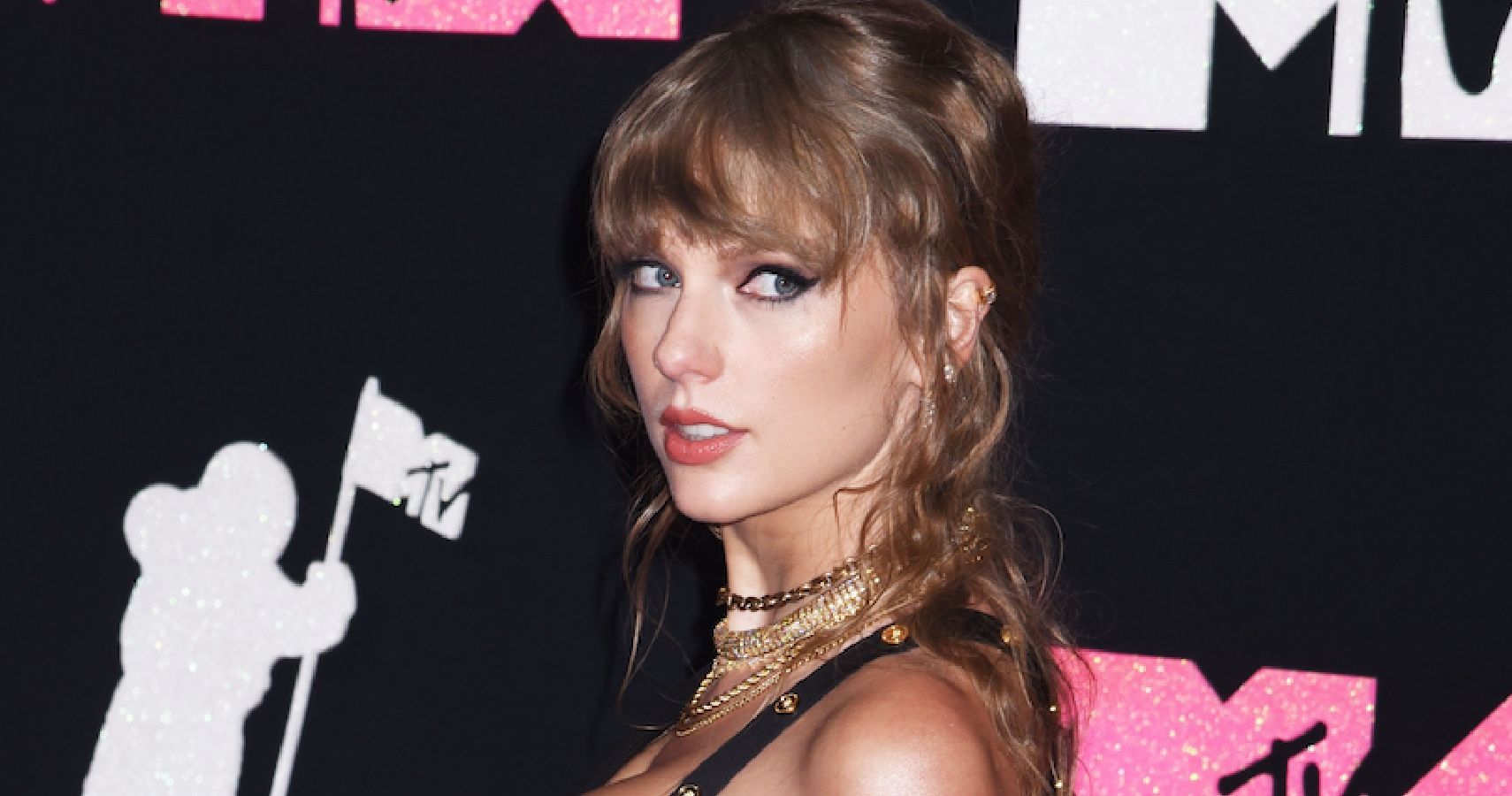 Taylor Swift at the MTV Awards 