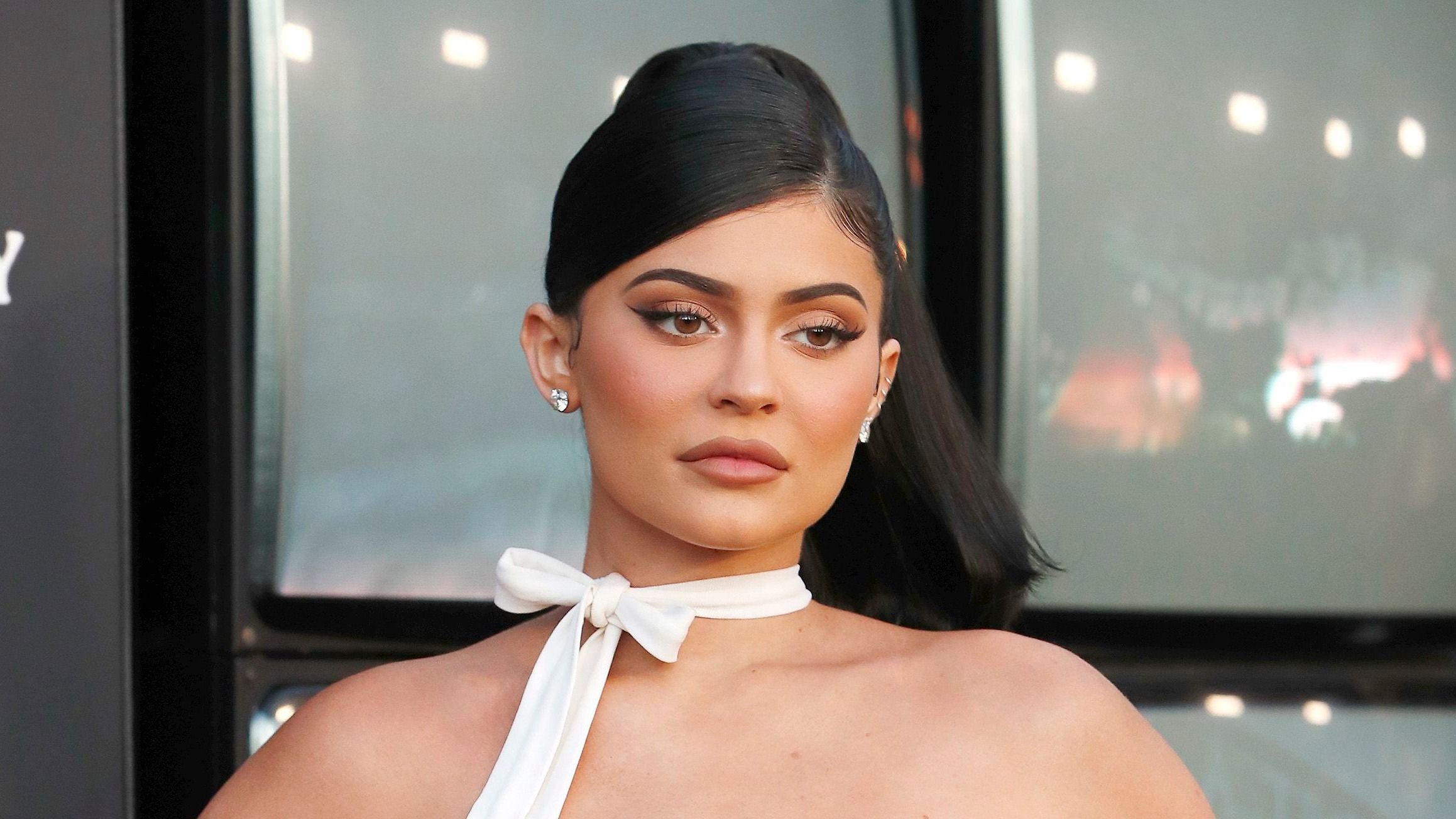 Kylie Jenner Allegedly Can’t Afford Her Lifestyle After Launching Vodka ...